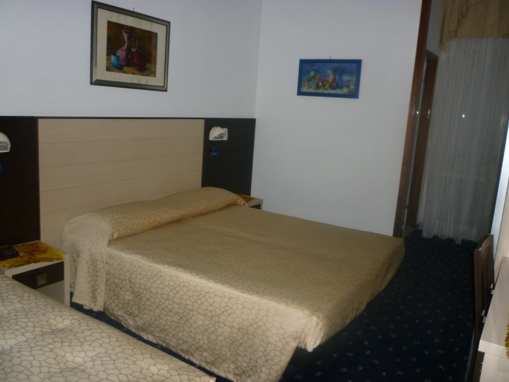 Hotel Tilly Cesena Ruang foto