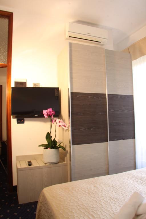 Hotel Tilly Cesena Bagian luar foto