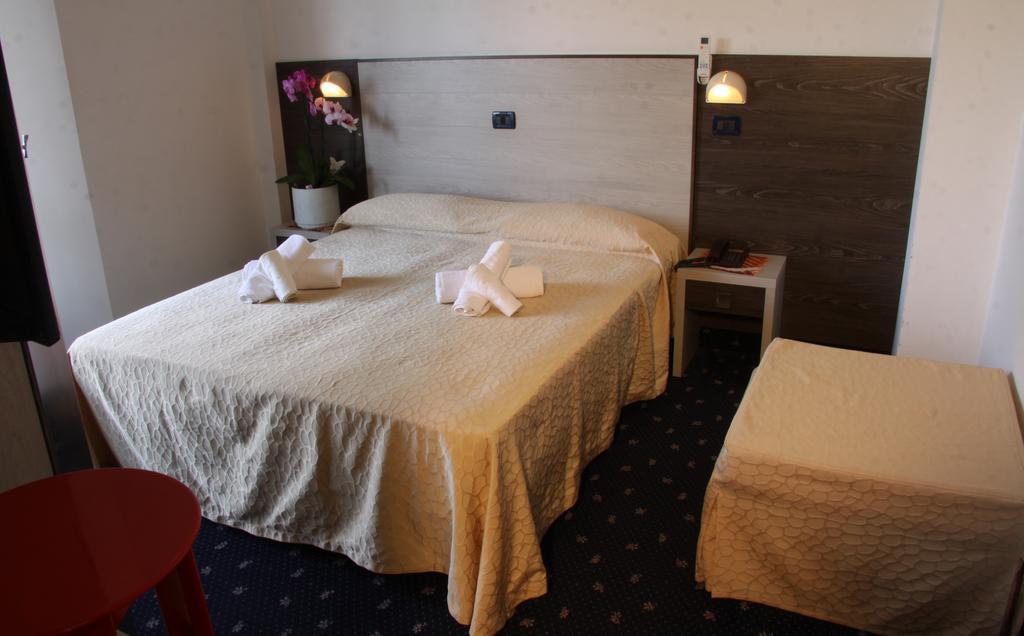 Hotel Tilly Cesena Bagian luar foto