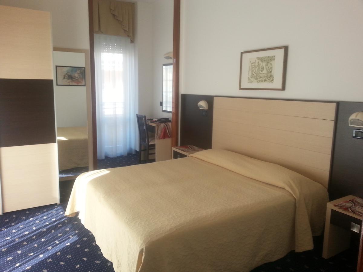 Hotel Tilly Cesena Bagian luar foto