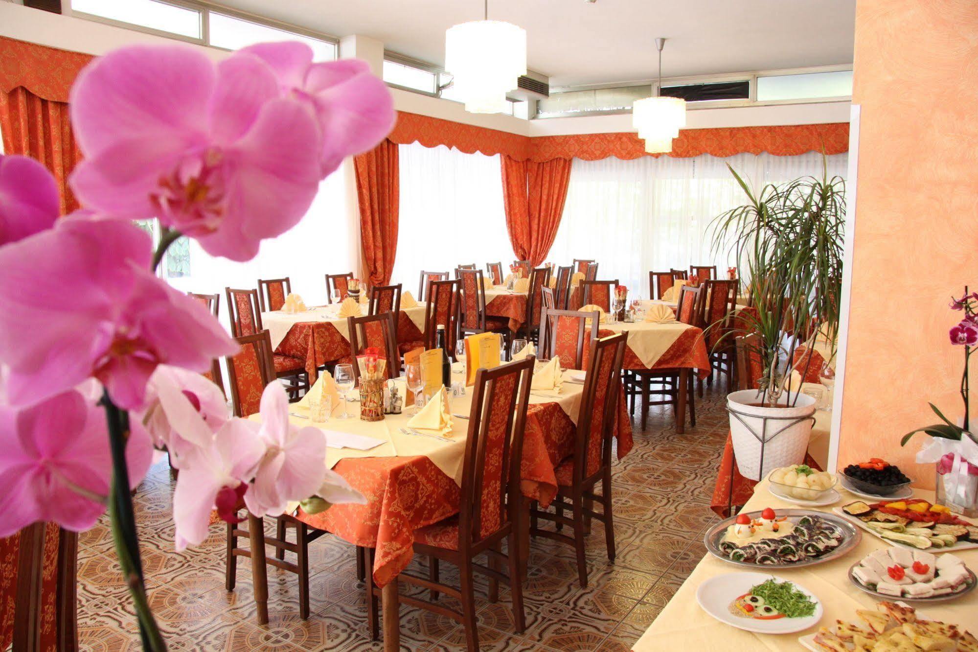 Hotel Tilly Cesena Bagian luar foto