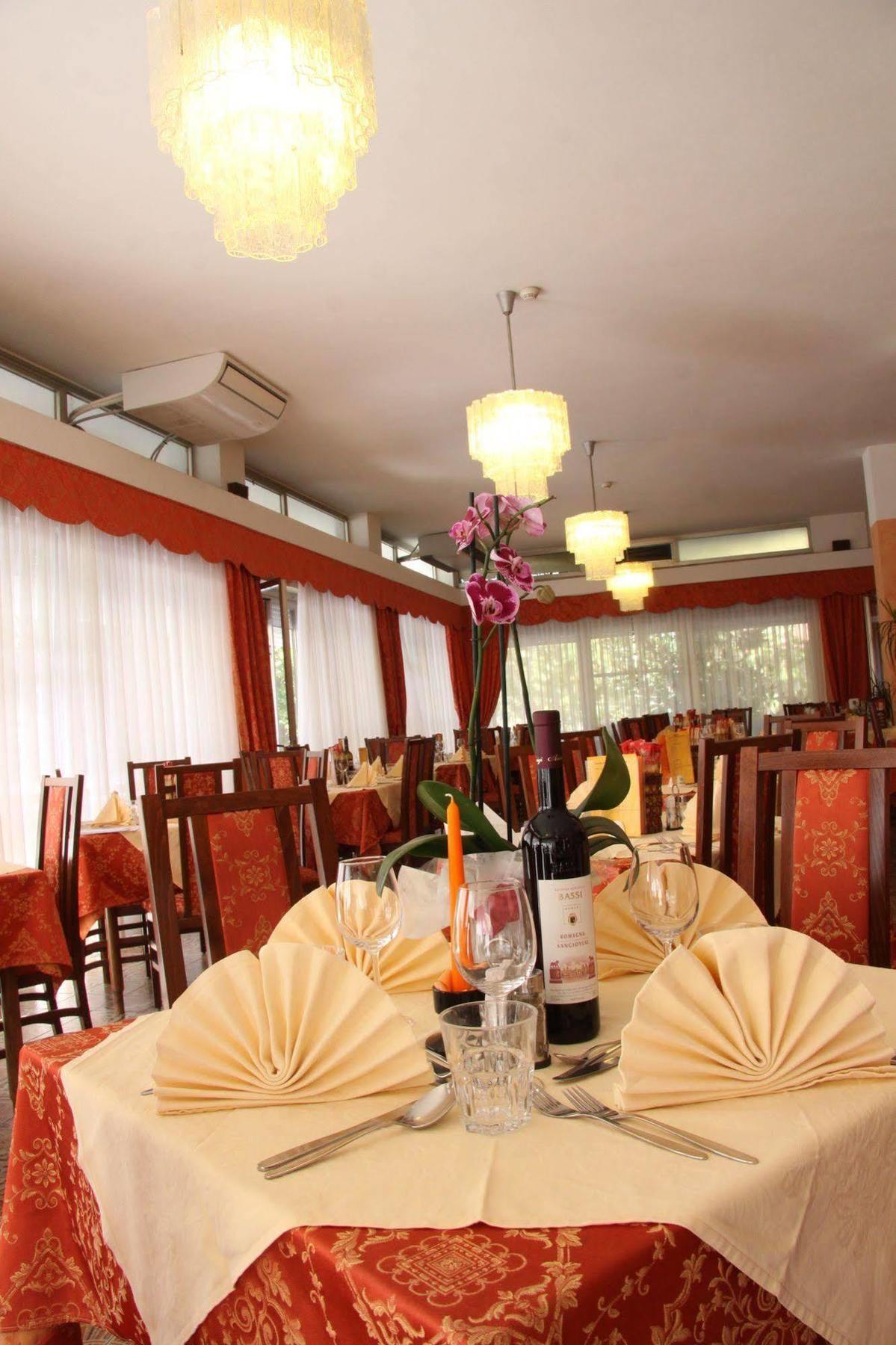 Hotel Tilly Cesena Bagian luar foto