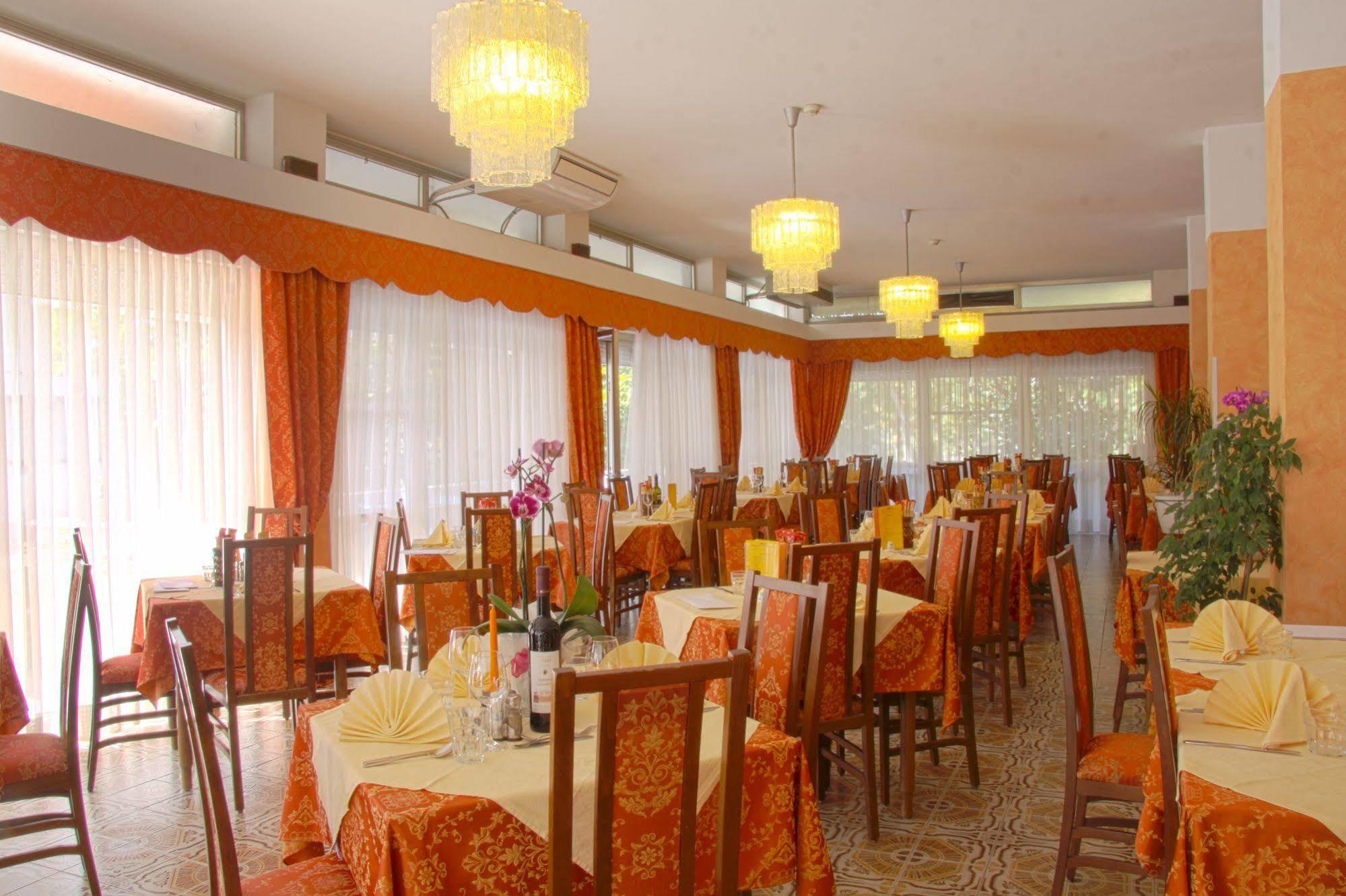 Hotel Tilly Cesena Bagian luar foto