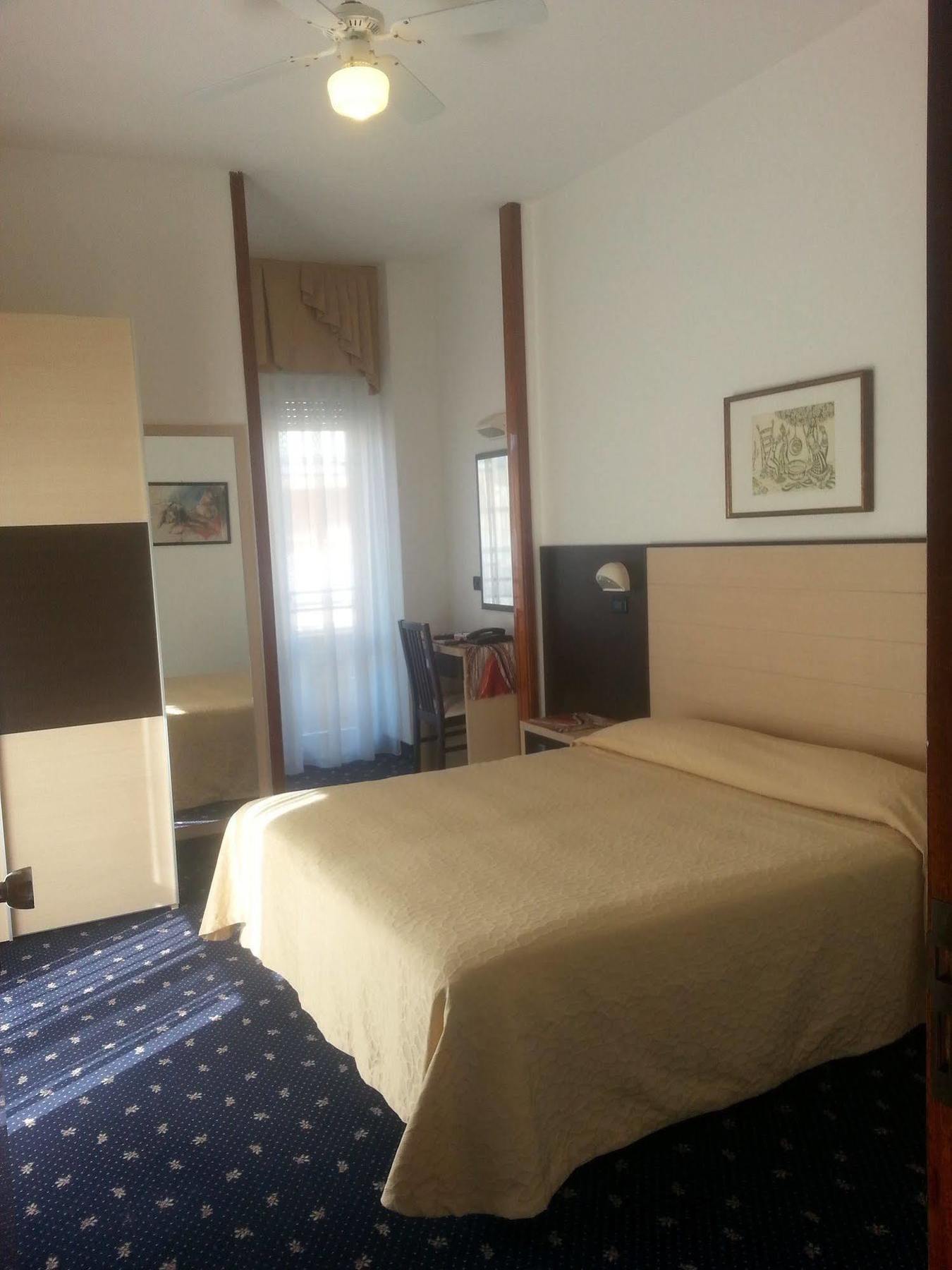 Hotel Tilly Cesena Bagian luar foto