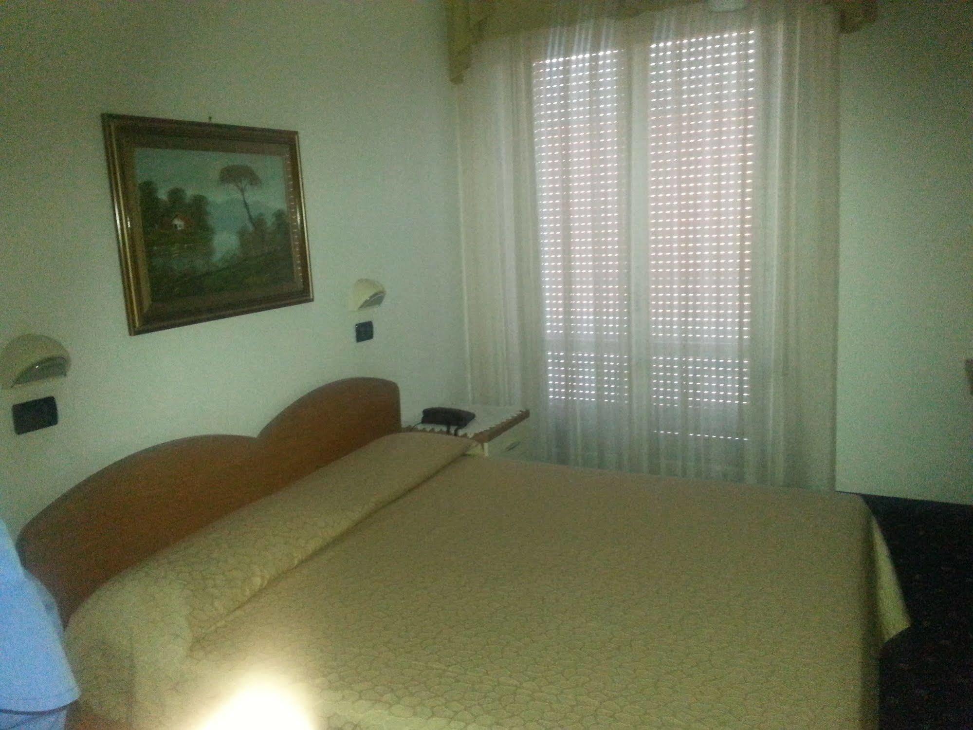 Hotel Tilly Cesena Bagian luar foto